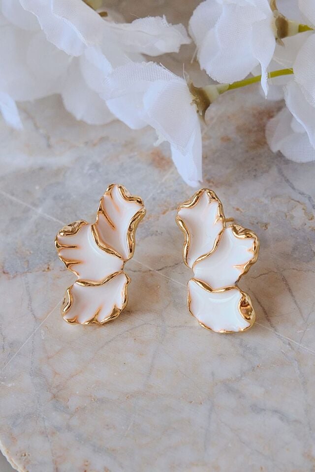 Beyaz Mineli Yaprak Küpe