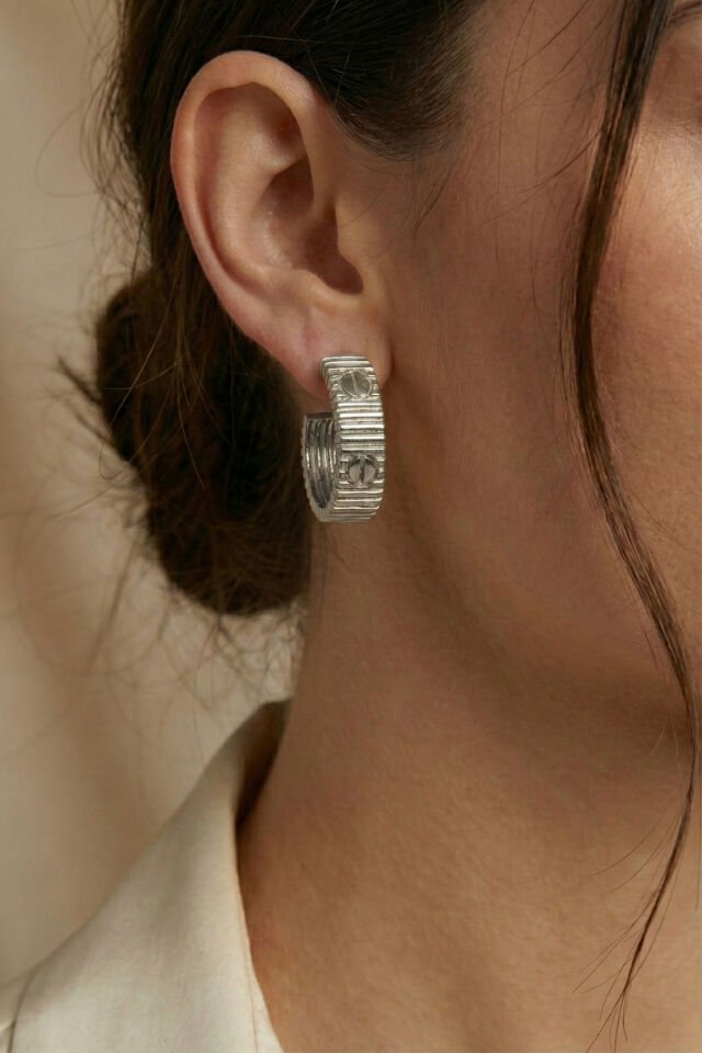 Silver Love Çizgili Küpe