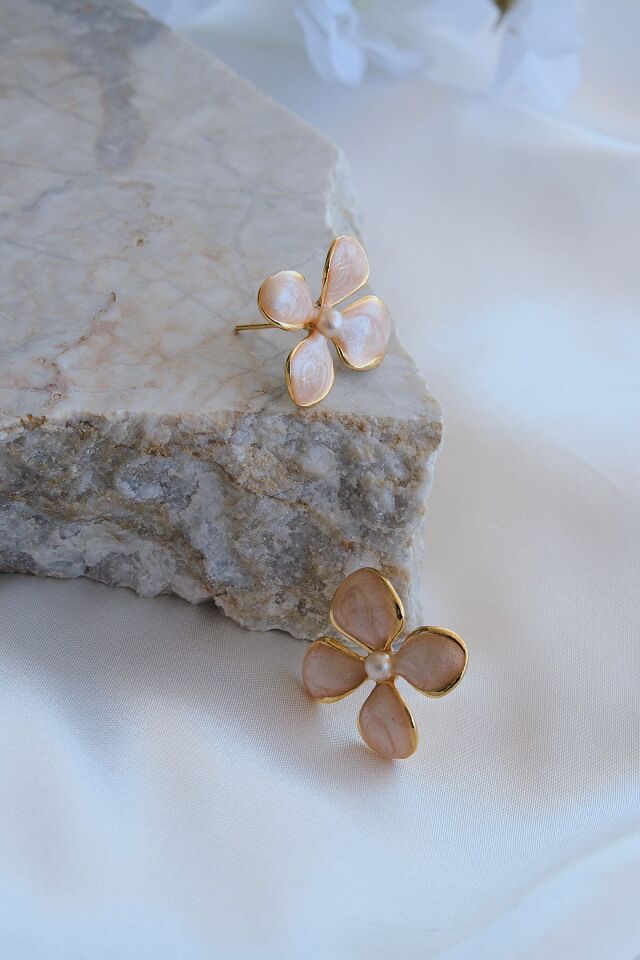 Altın Kaplama İncili Mineli Çiçek Küpe