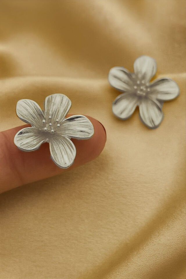 Gold 5Yapraklı Çiçek Küpe