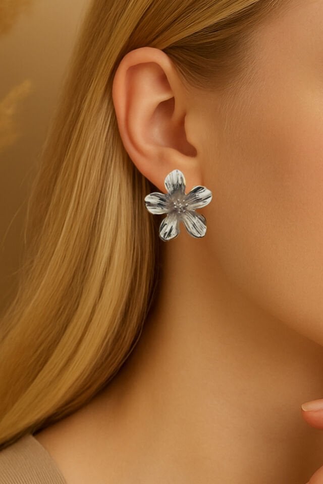 Gold 5Yapraklı Çiçek Küpe