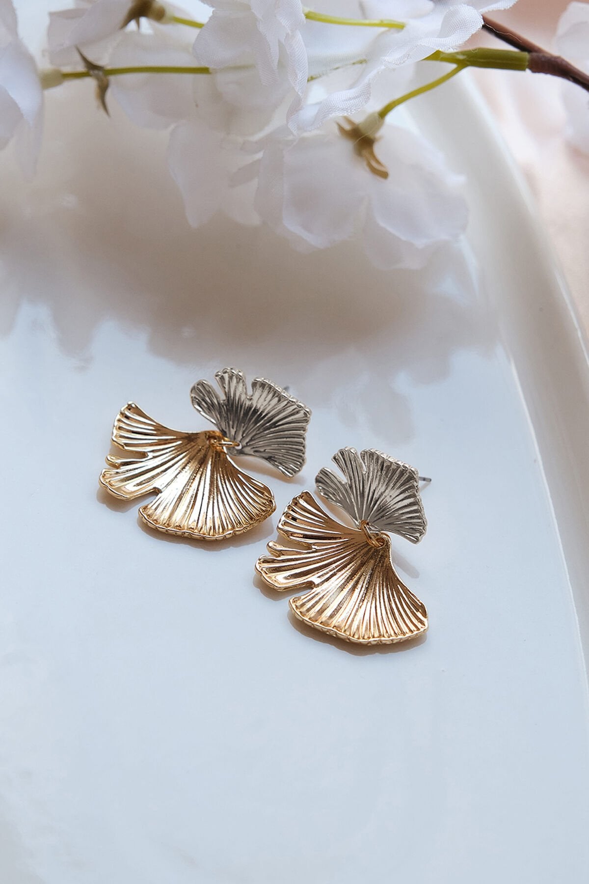 Gold Ve Silver 2 Renk Sallantılı Çizgili Yaprak Küpe