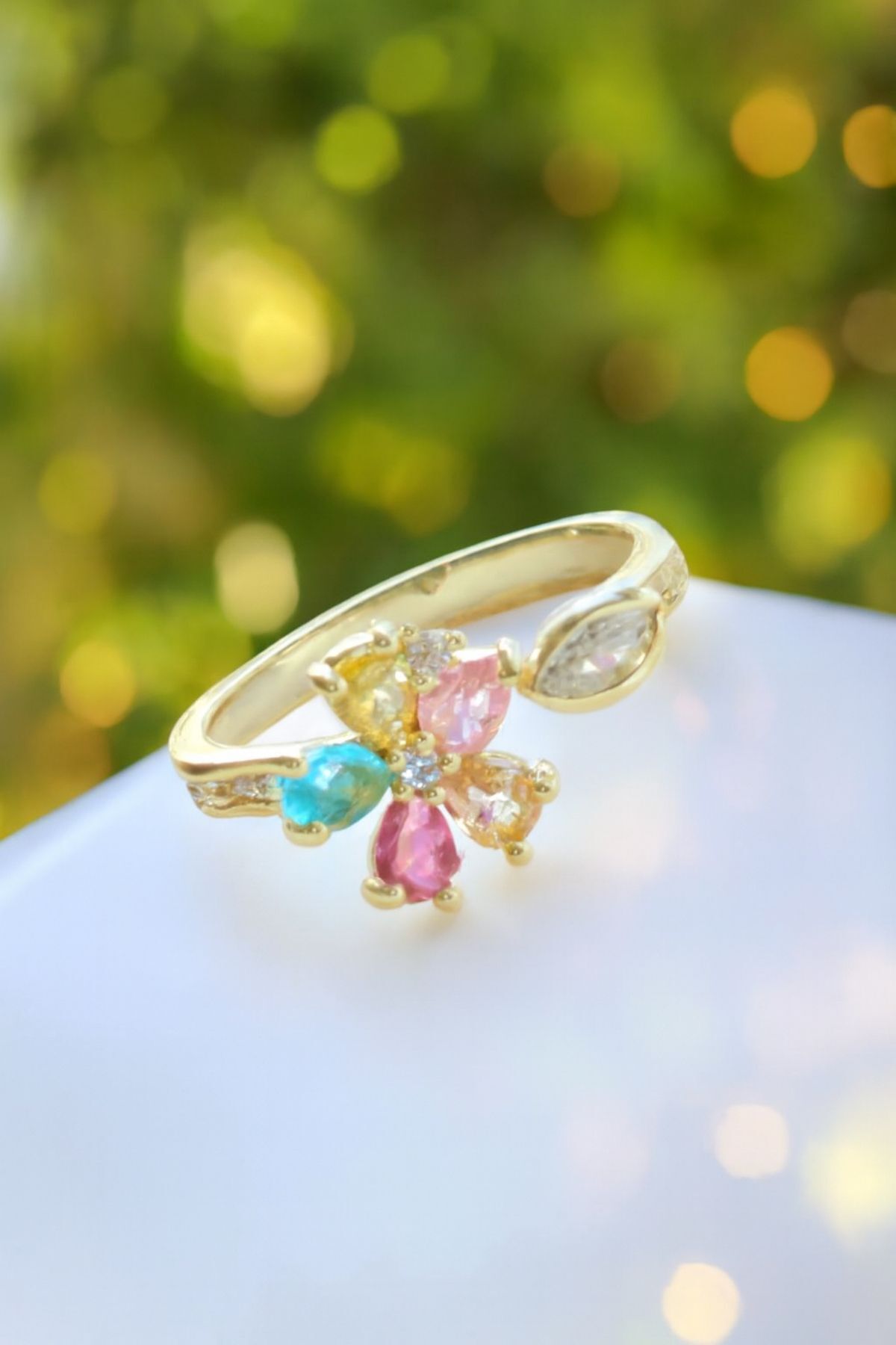 Gold Renkli Damla Taşlı Papatya Çelik Yüzük