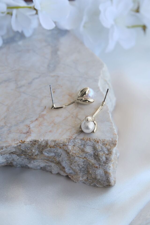 Gümüş Kaplama Lale Şekilli İncili Küpe