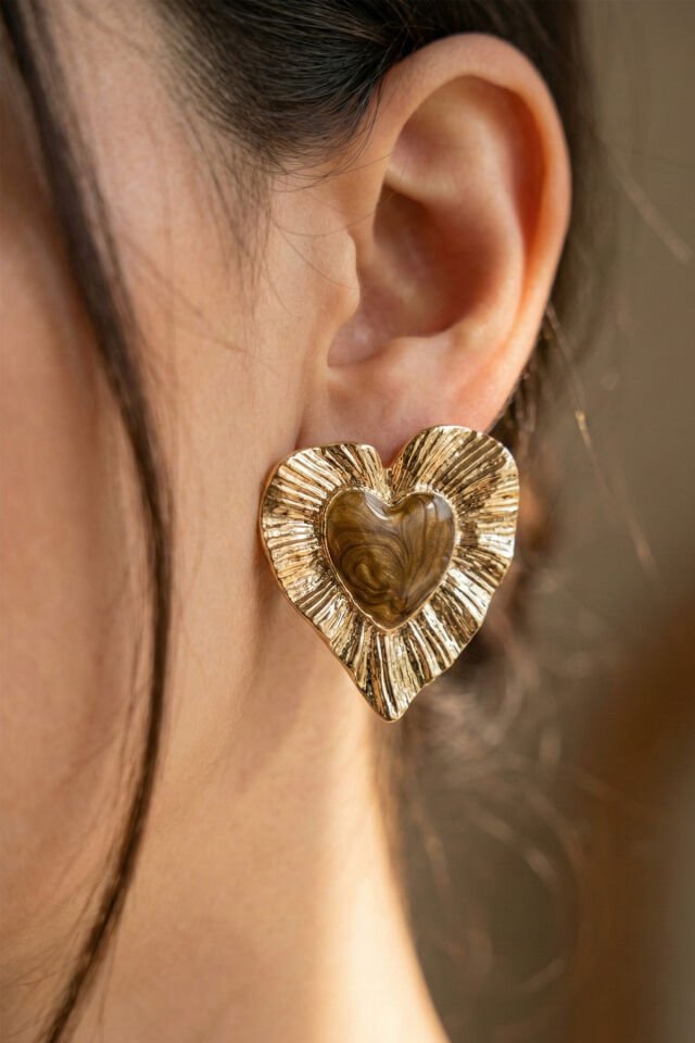 Gold Kahverengi Mineli Ve Çizgili Kalp Küpe