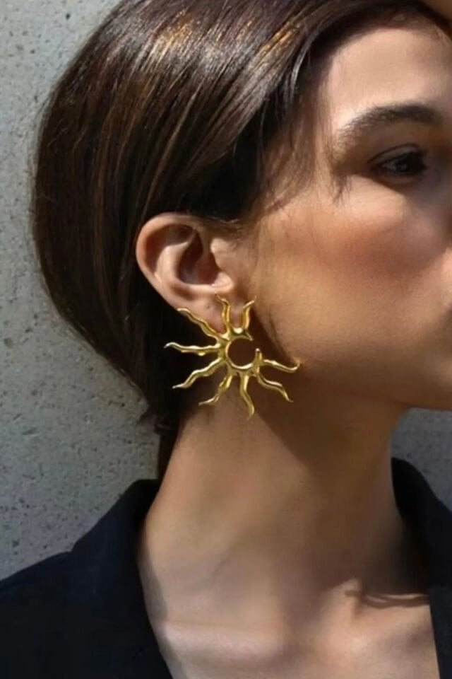 Güneş Figürlü Gold Renk Küpe