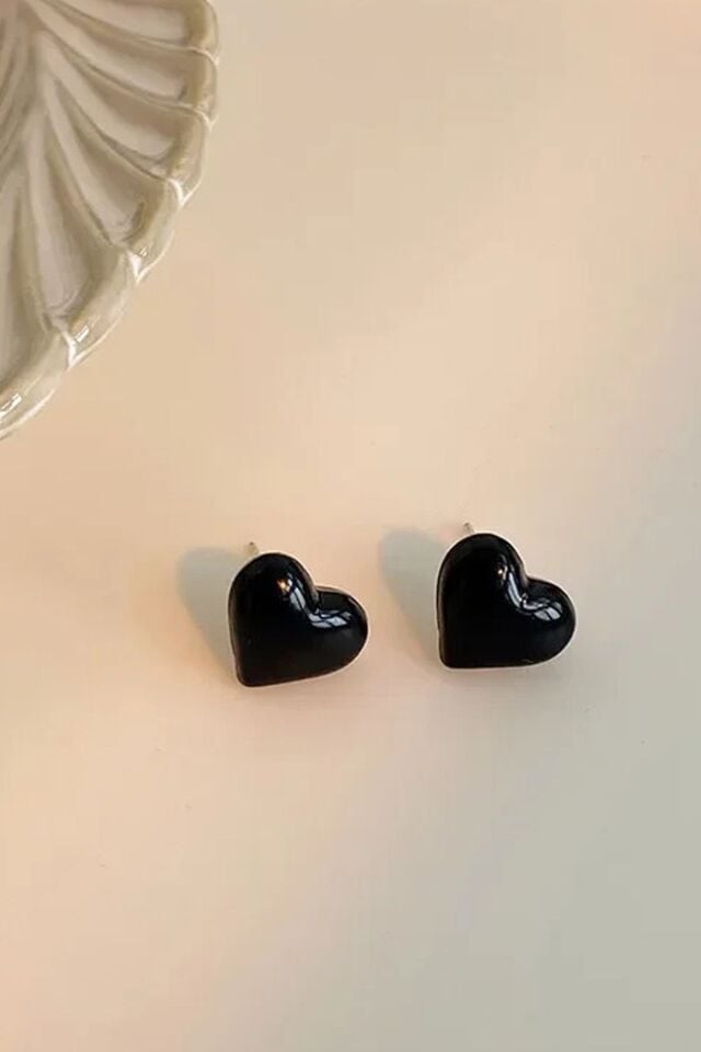 Siyah Parlak Tombul Kalp Küpe