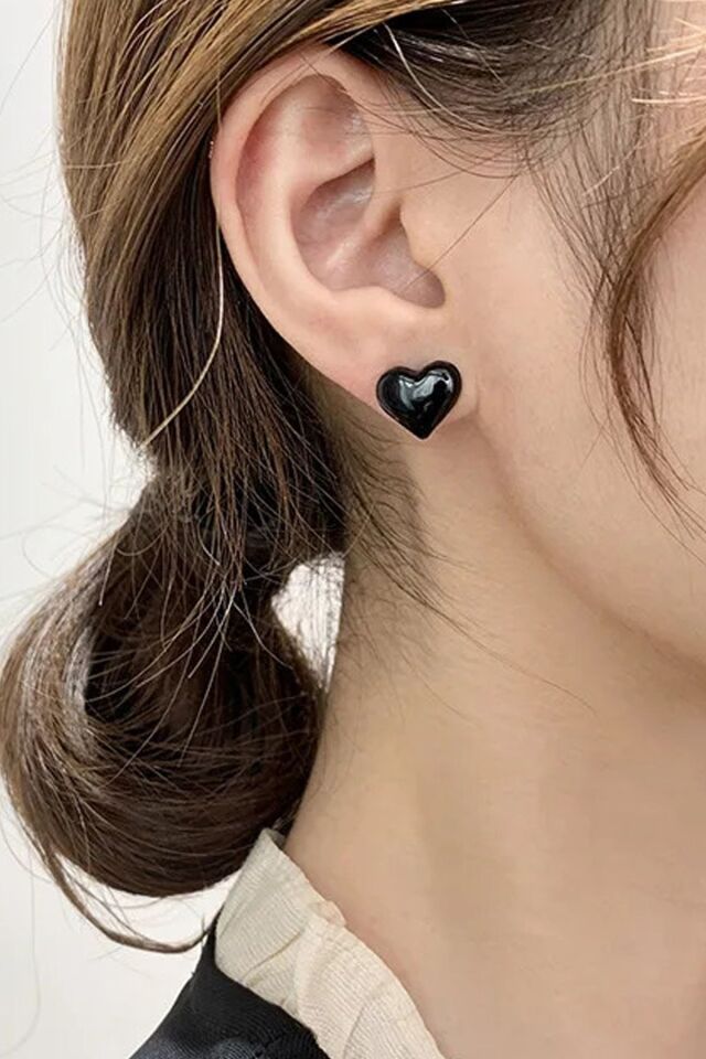 Siyah Parlak Tombul Kalp Küpe