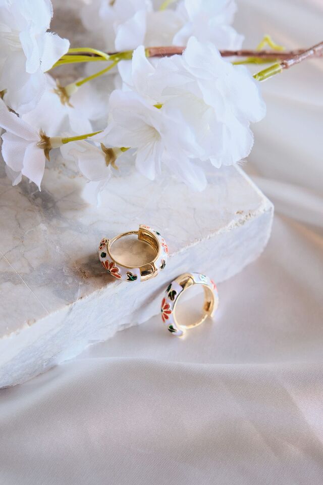 Daisy Beyaz Turuncu Mineli Halka Çelik Küpe