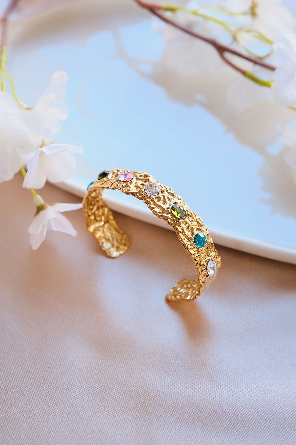 Gold Vintage Renkli Zirkon Taşlı Çelik Kelepçe Bileklik