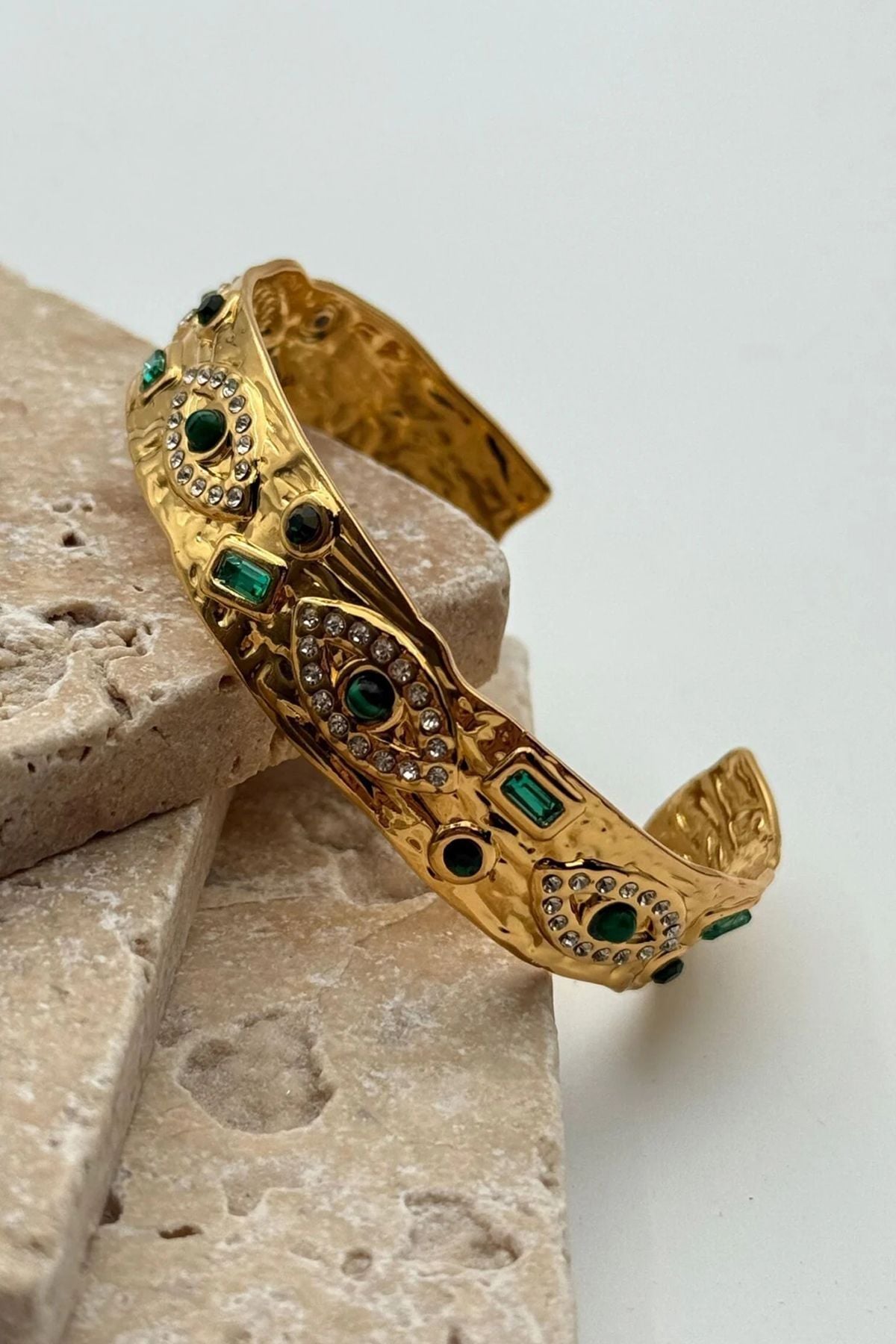 Gold Vintage Yeşil Taşlı Göz Çelik Kelepçe Bileklik