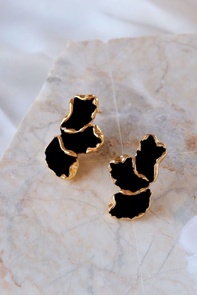 Siyah Mineli Yaprak Küpe