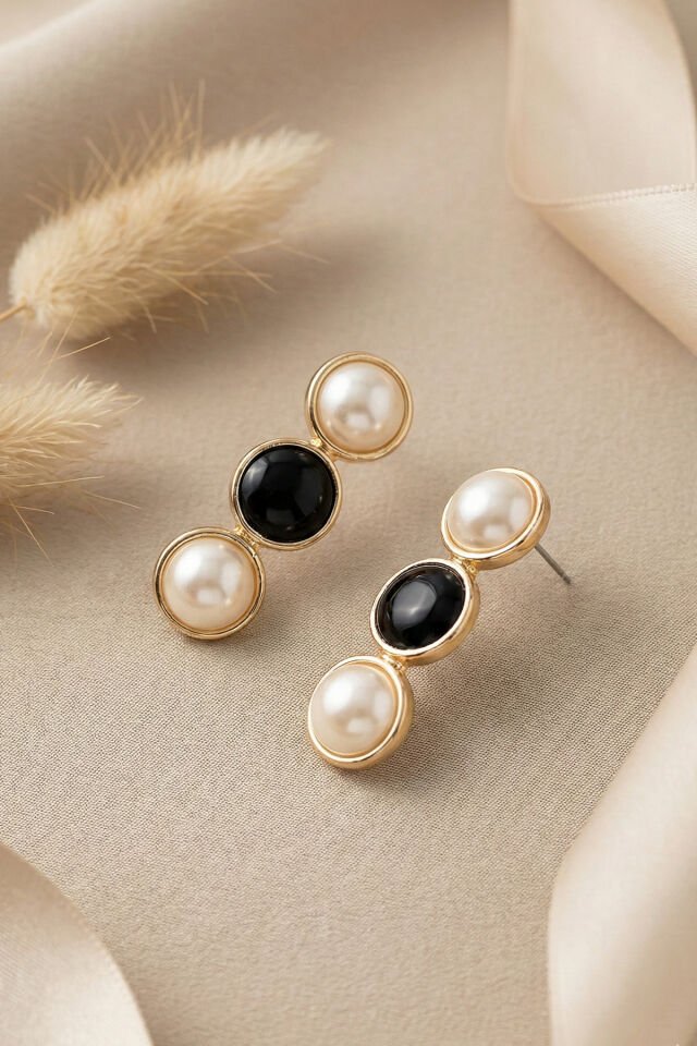 Gold Üçlü Siyah Ve Beyaz Sedefli Küpe