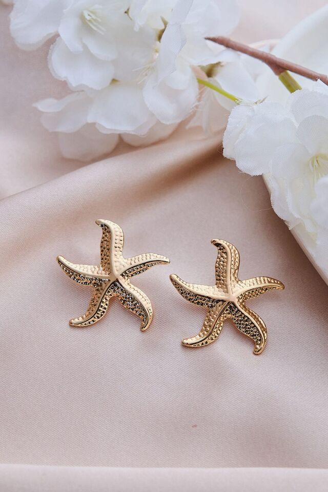 Gold Kıvrık Deniz Yıldızı Küpe