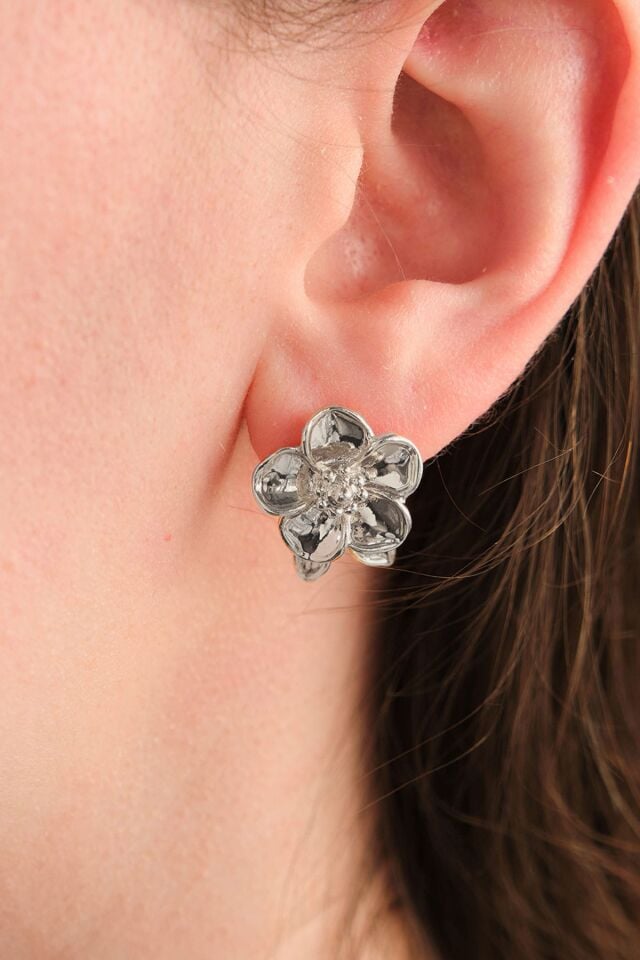 Silver Yapraklı Mini Papatya Küpe