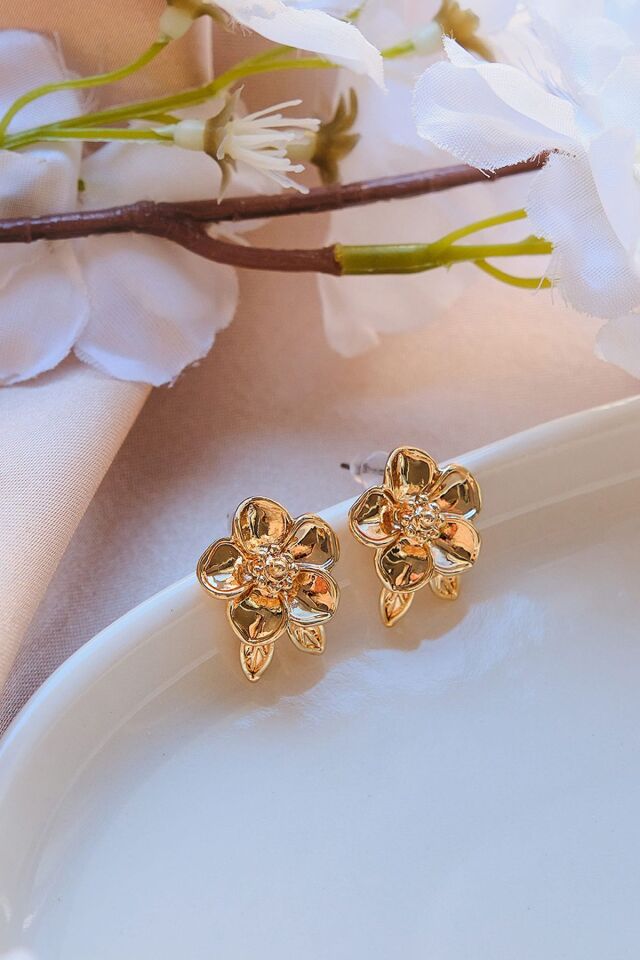 Gold Yapraklı Mini Papatya Küpe