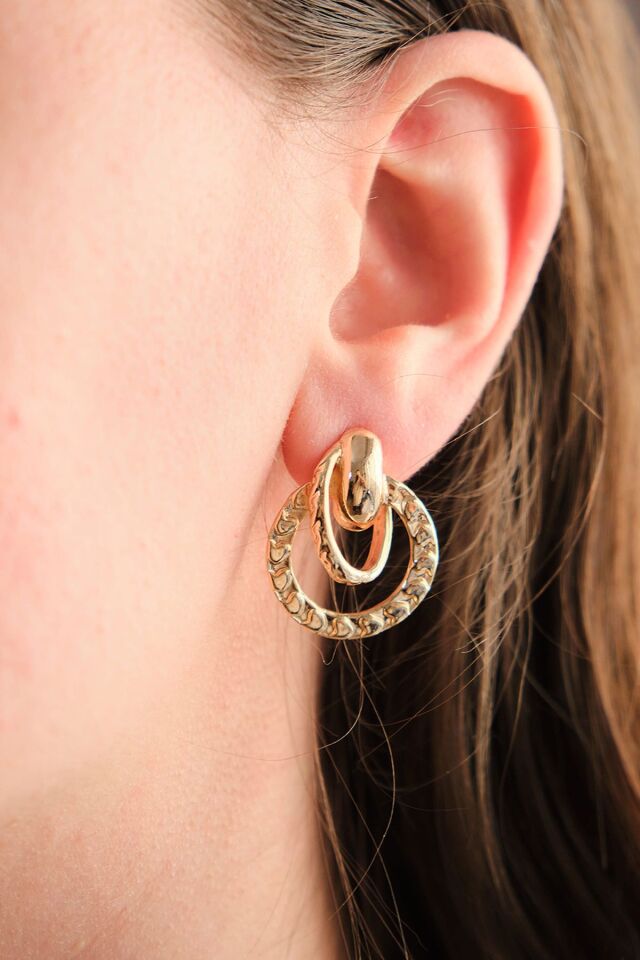 Kadın Gold Çizgili Iç Içe Halka Küpe Seti