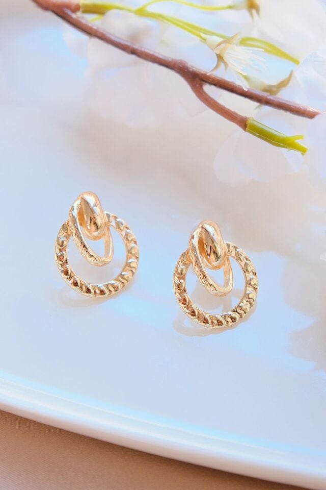 Kadın Gold Çizgili Iç Içe Halka Küpe Seti