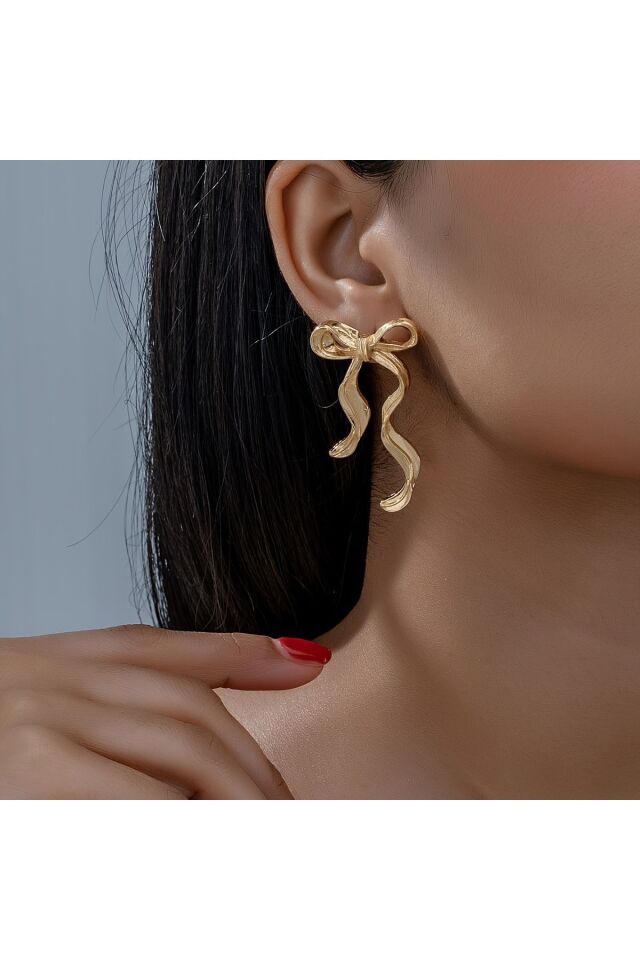 Gold Kaplama Dalgalı Fiyonk Küpe