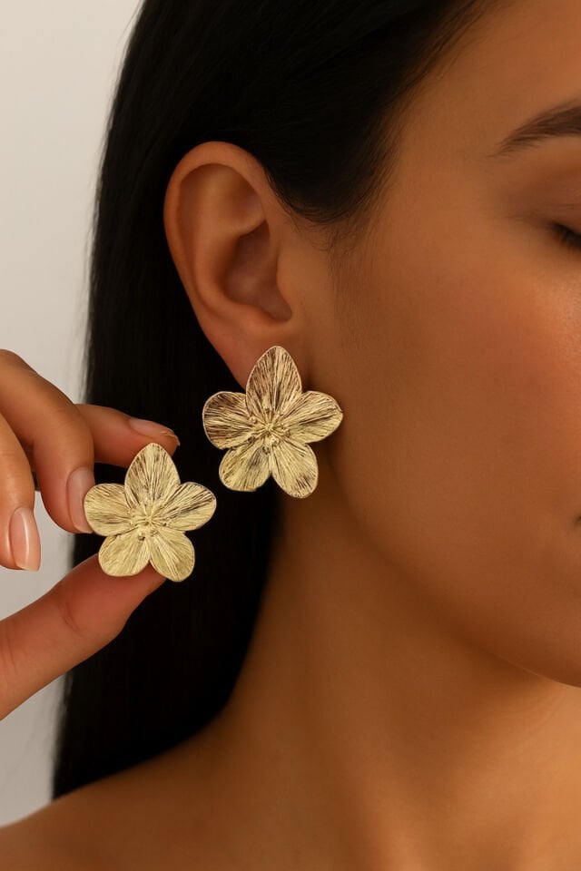 Gold Parlak Çiçek Tomurcuk Küpe