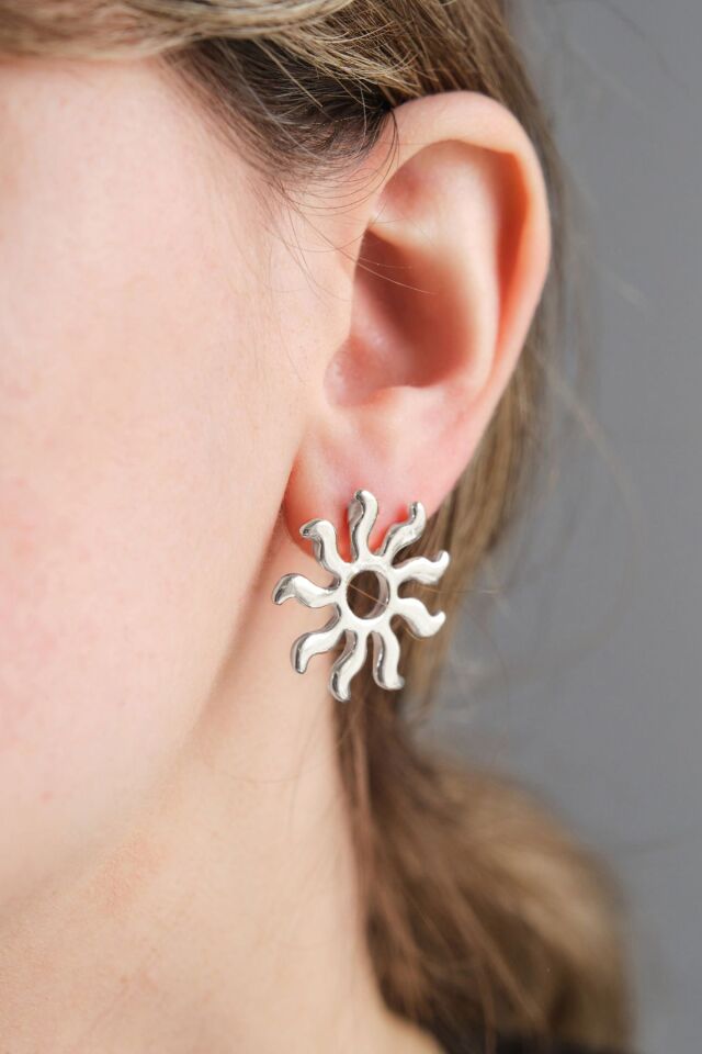 Tam Güneş Figürlü Silver Renk Küpe