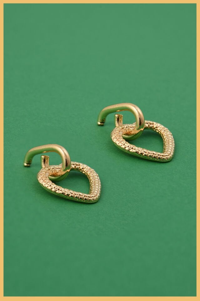 Altın Kaplama Desenli Sallantılı Kalp Küpe