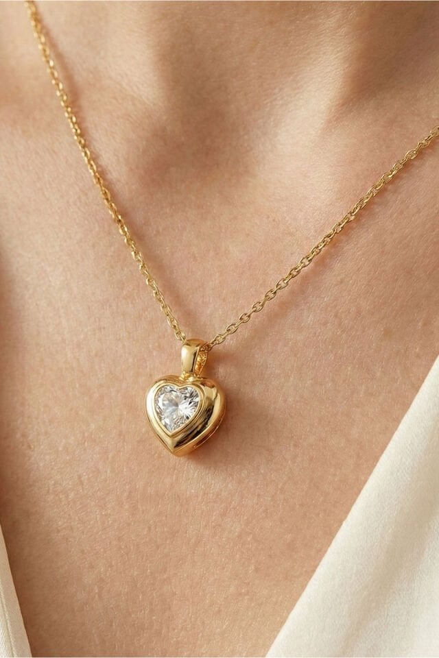 Gold Kalp Şekilli Zirkon Taşlı Kalpli Kolye