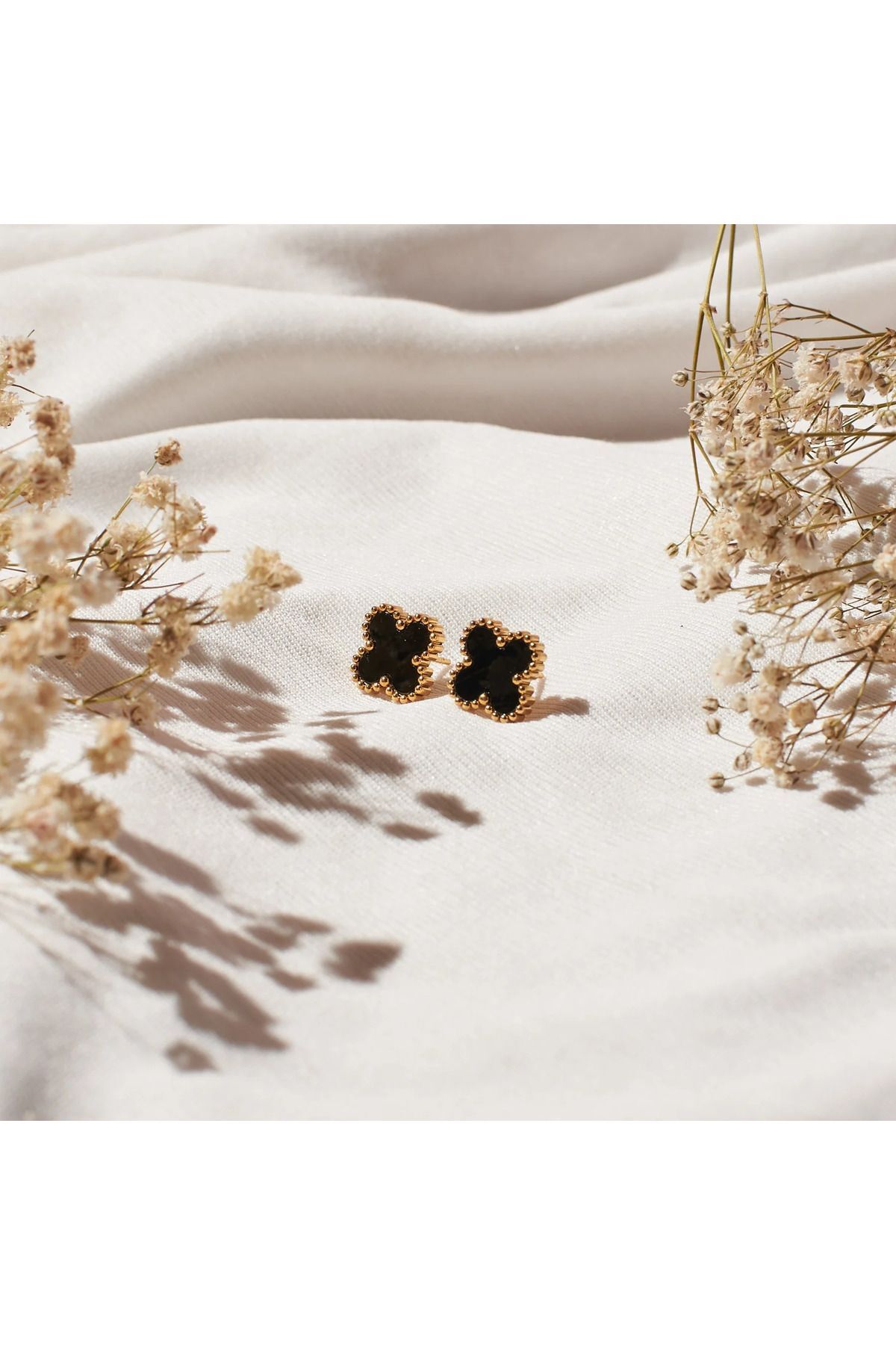 Altın Kaplama Siyah Renk Çelik Cleef Küpe