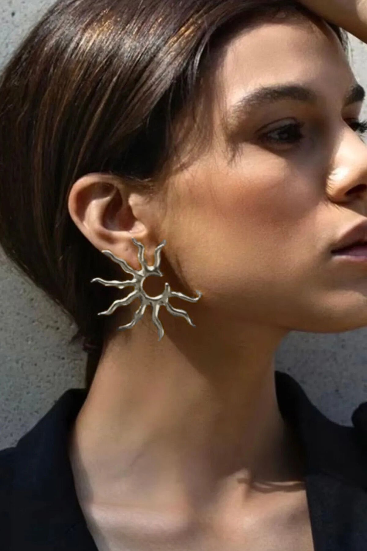 Güneş Figürlü Gümüş Renk Küpe