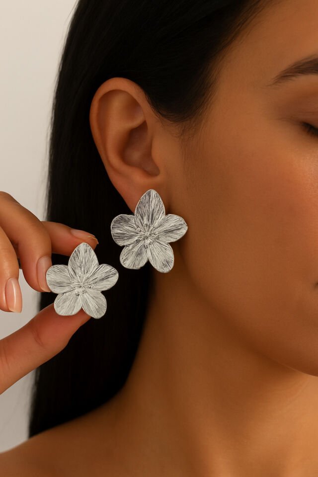 Silver Parlak Çiçek Tomurcuk Küpe