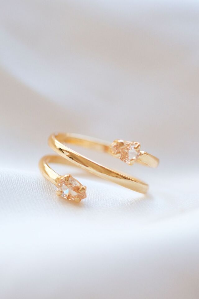 Gold Markiz Taşlı Loop Yüzük