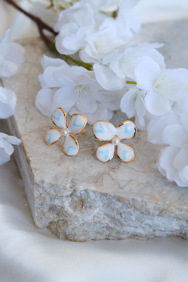 Altın Kaplama İncili Beyaz Mineli Çiçek Küpe