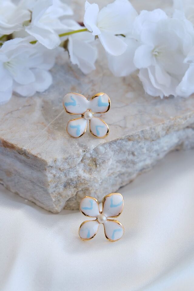 Altın Kaplama İncili Beyaz Mineli Çiçek Küpe