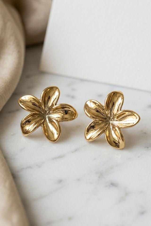 Gold Çiçek Ultra Hafif Küpe