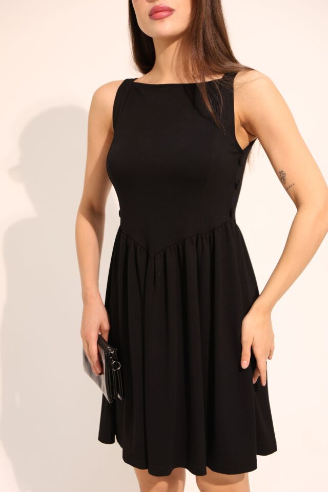 Siyah Düğme Detaylı Elbise