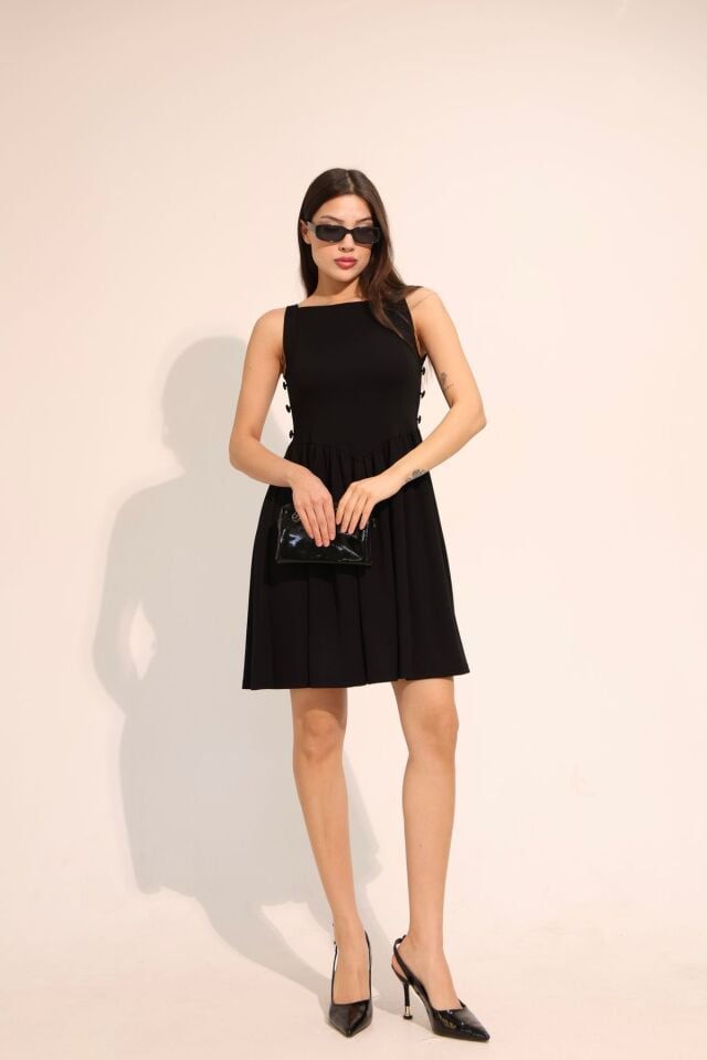 Siyah Düğme Detaylı Elbise