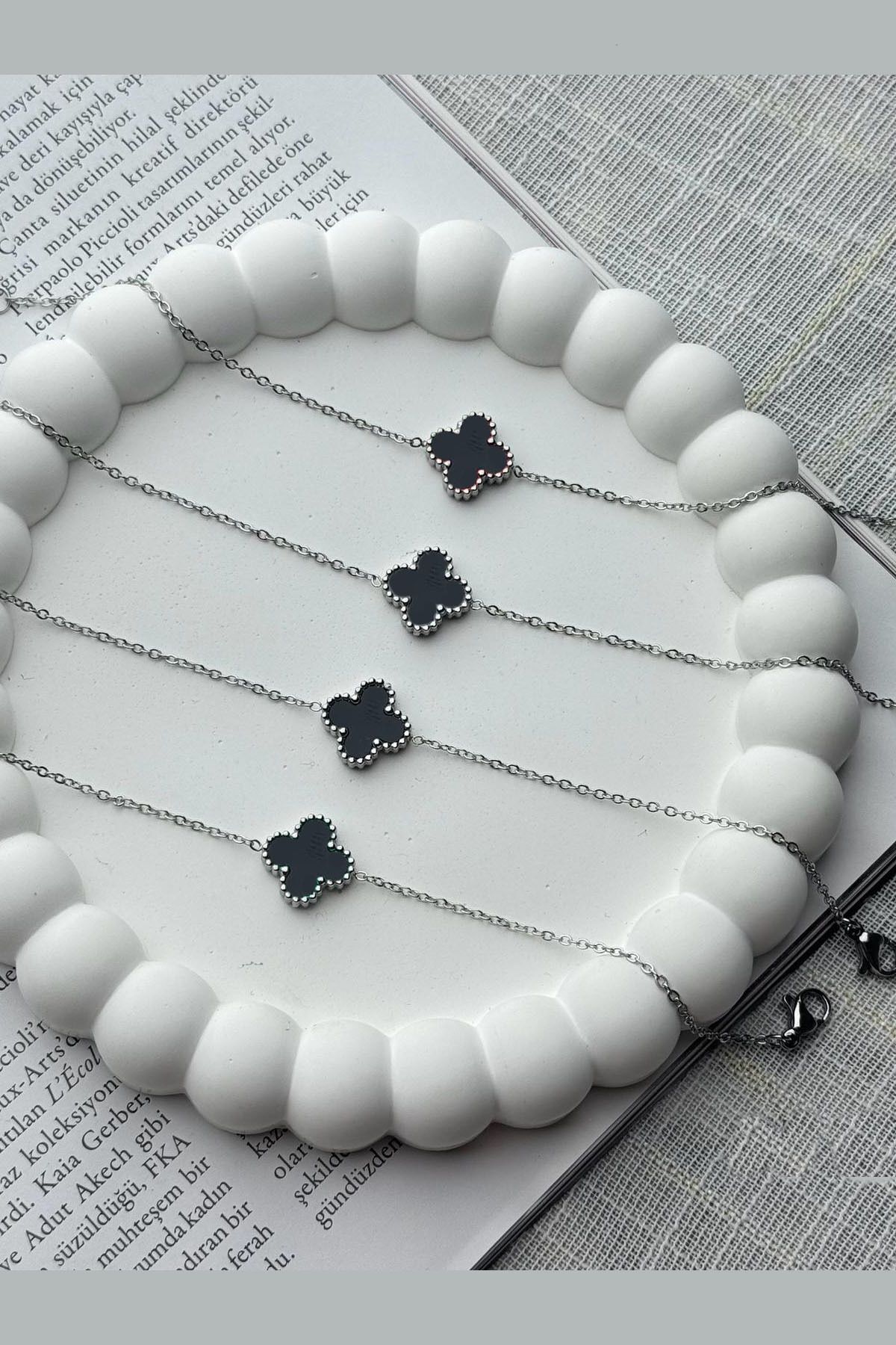 Gümüş Renk Cleef Beyaz Sedef Yonca Çelik Bileklik