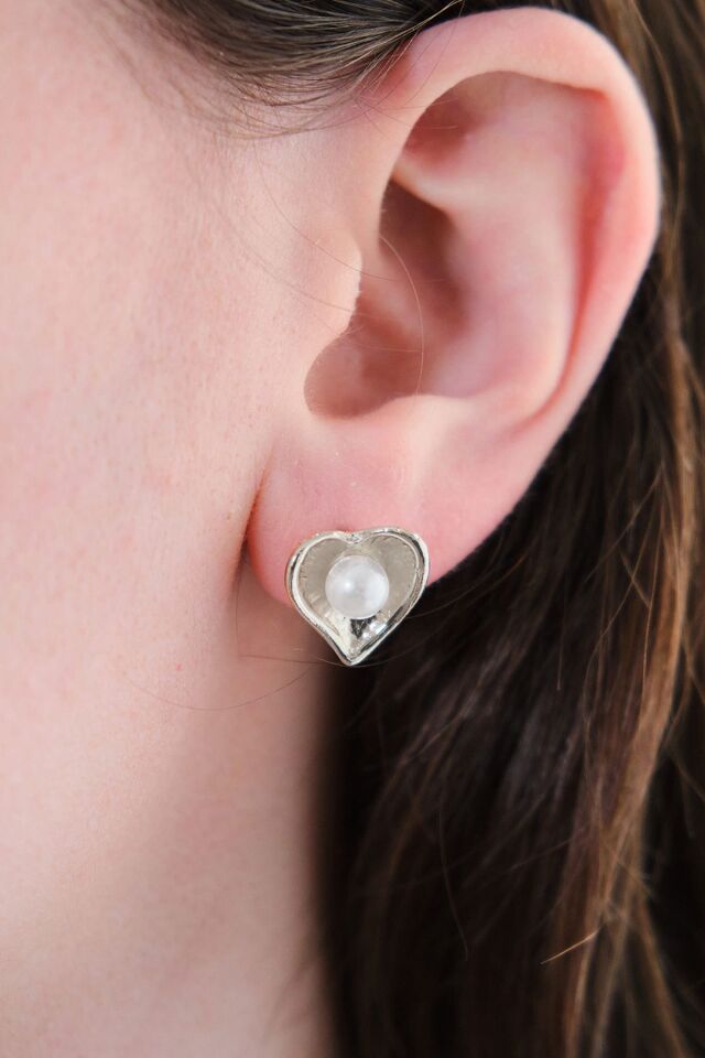 Gümüş Kaplama İncili Mini Kalp Küpe