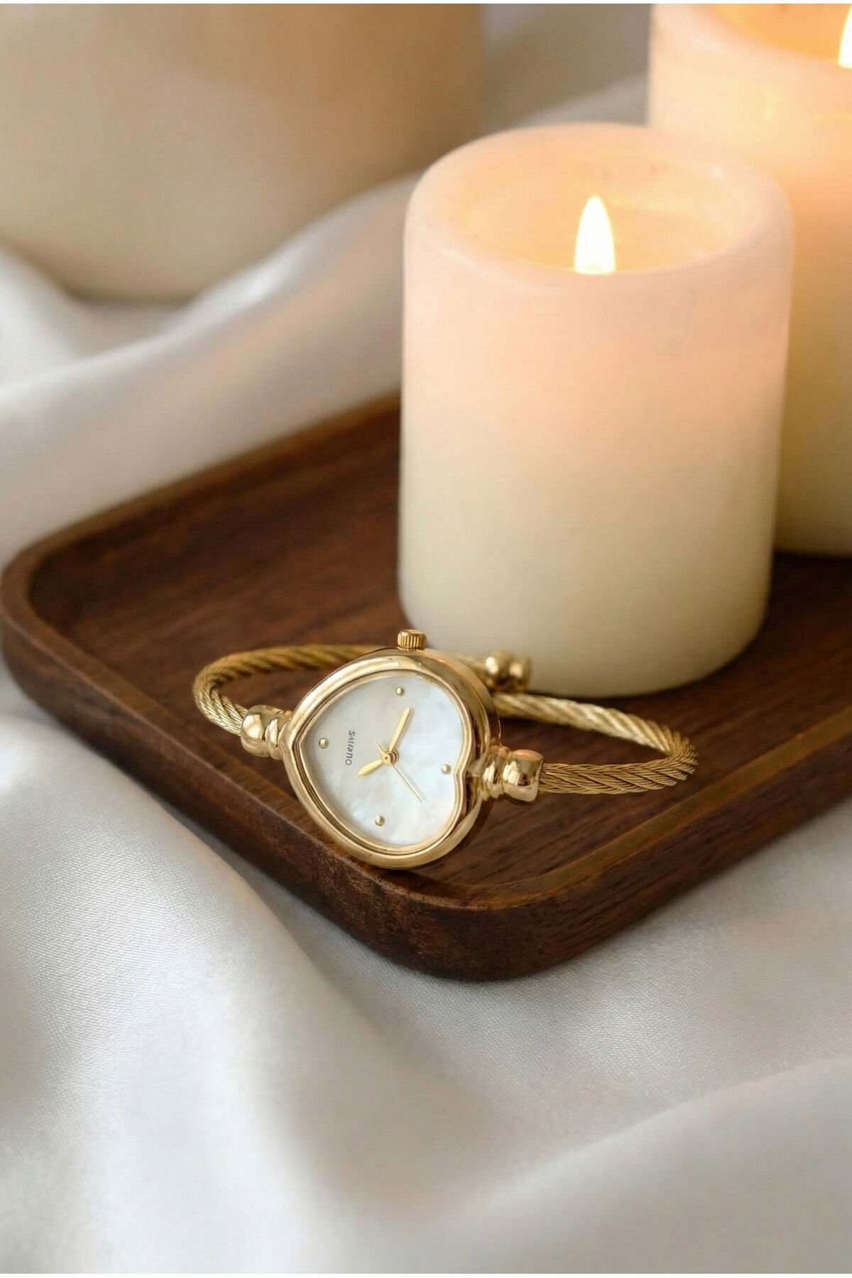 Çelik Kordonlu Esnek Gold Renk Kalpli Gold Kadran Kadın Kol Saati