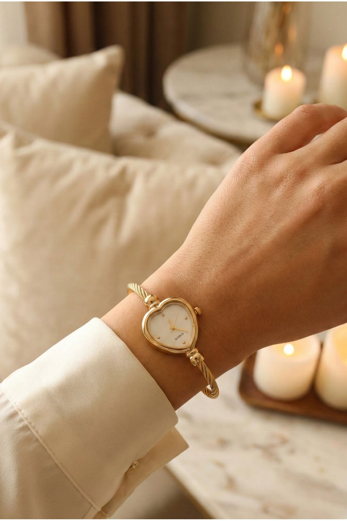 Çelik Kordonlu Esnek Gold Renk Kalpli Gold Kadran Kadın Kol Saati