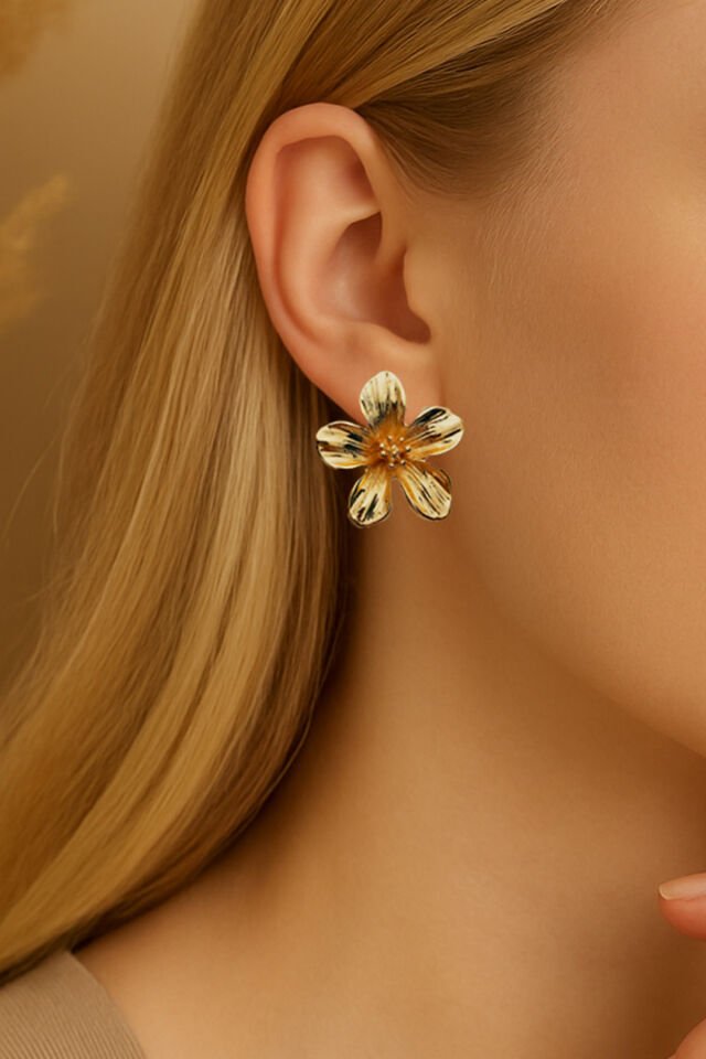 Gold 5Yapraklı Çiçek Küpe