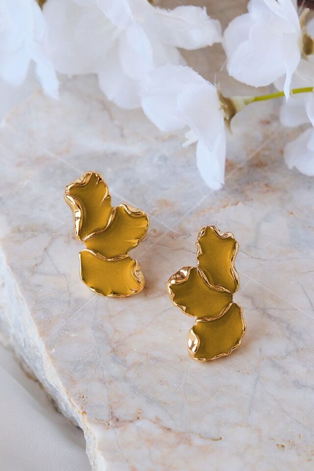 Sarı Mineli Yaprak Küpe